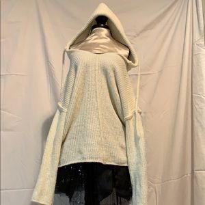 White/Cream Knit Sweatershirt